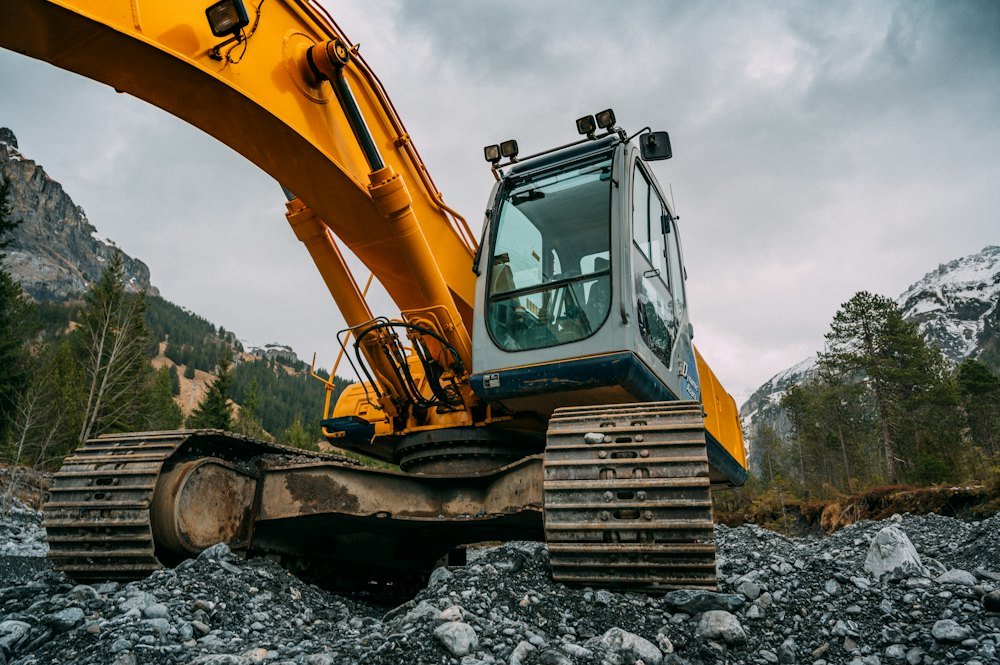 32-tonne crawler excavator